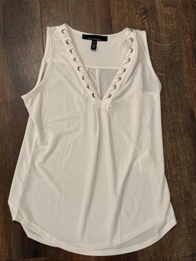 MICHAEL Michael Kors White V-Neck Sleeveless Top with Silver Grommets nwot xxs